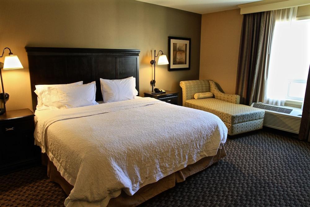 Hampton Inn & Suites Edmonton/West Exterior photo