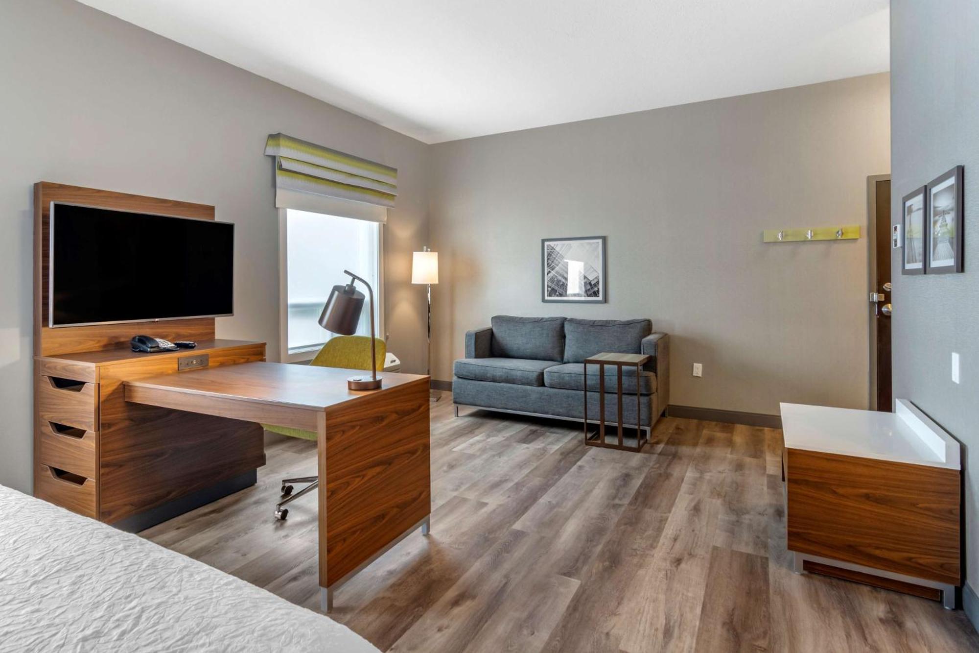 Hampton Inn & Suites Edmonton/West Exterior photo