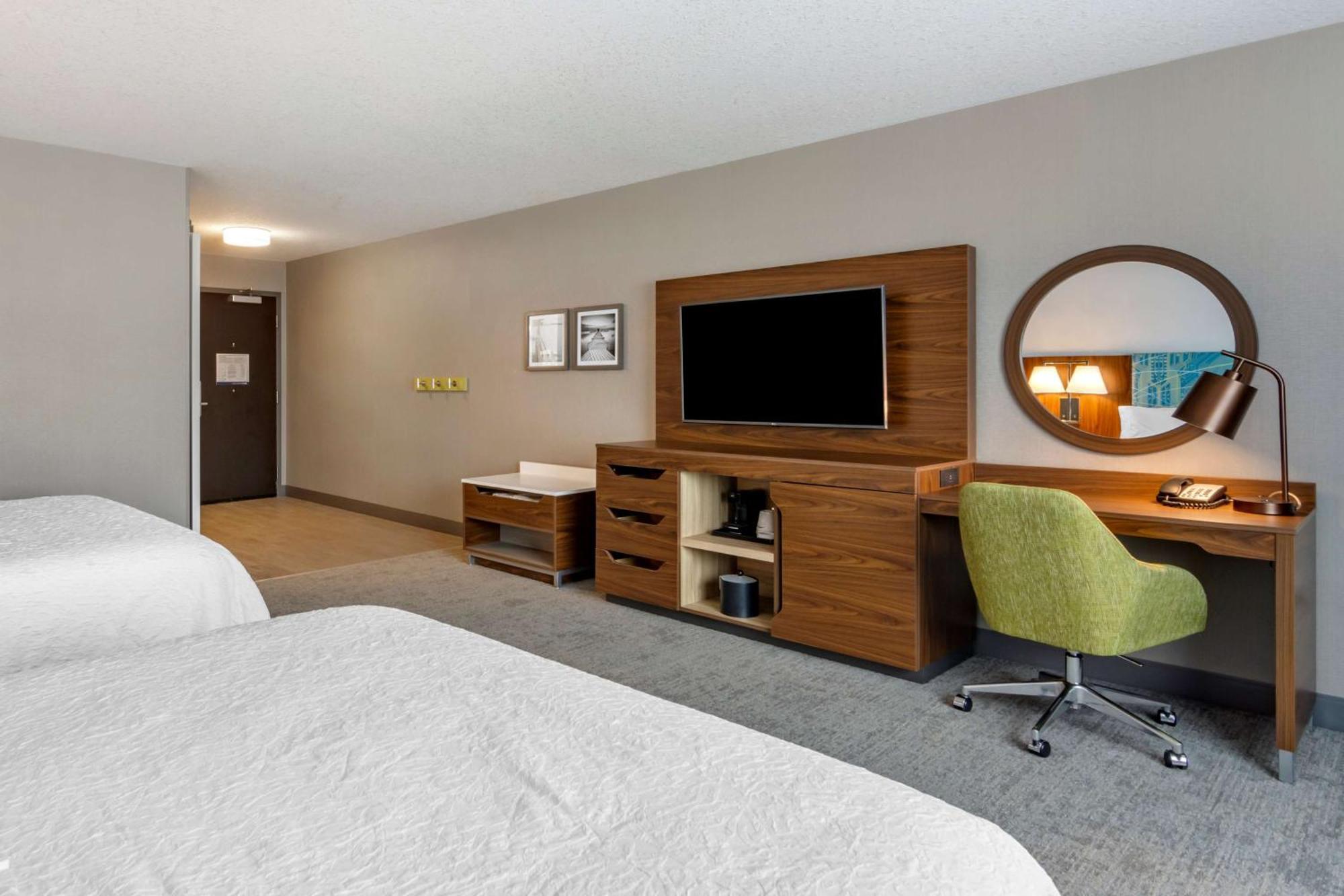 Hampton Inn & Suites Edmonton/West Exterior photo