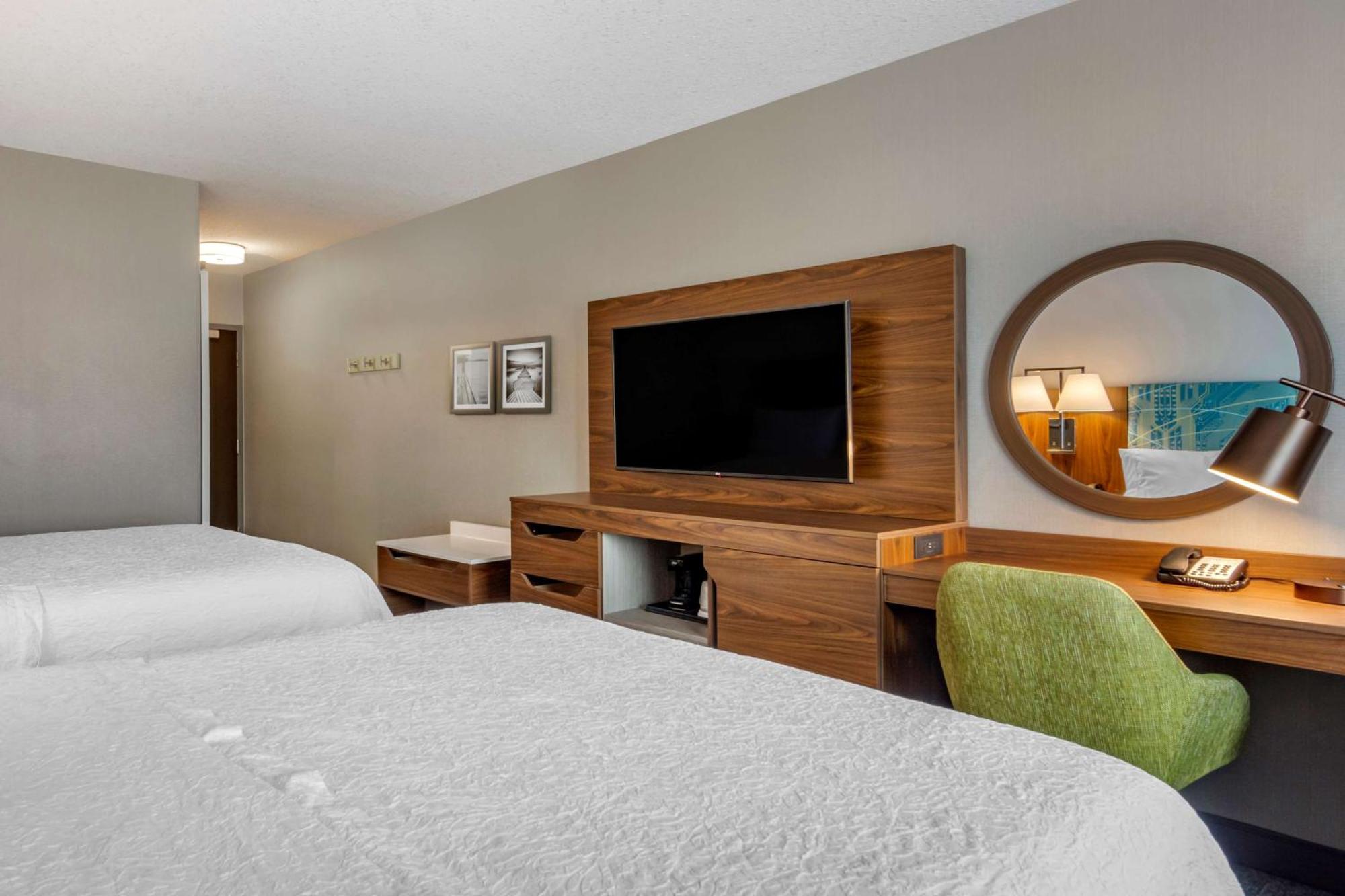 Hampton Inn & Suites Edmonton/West Exterior photo