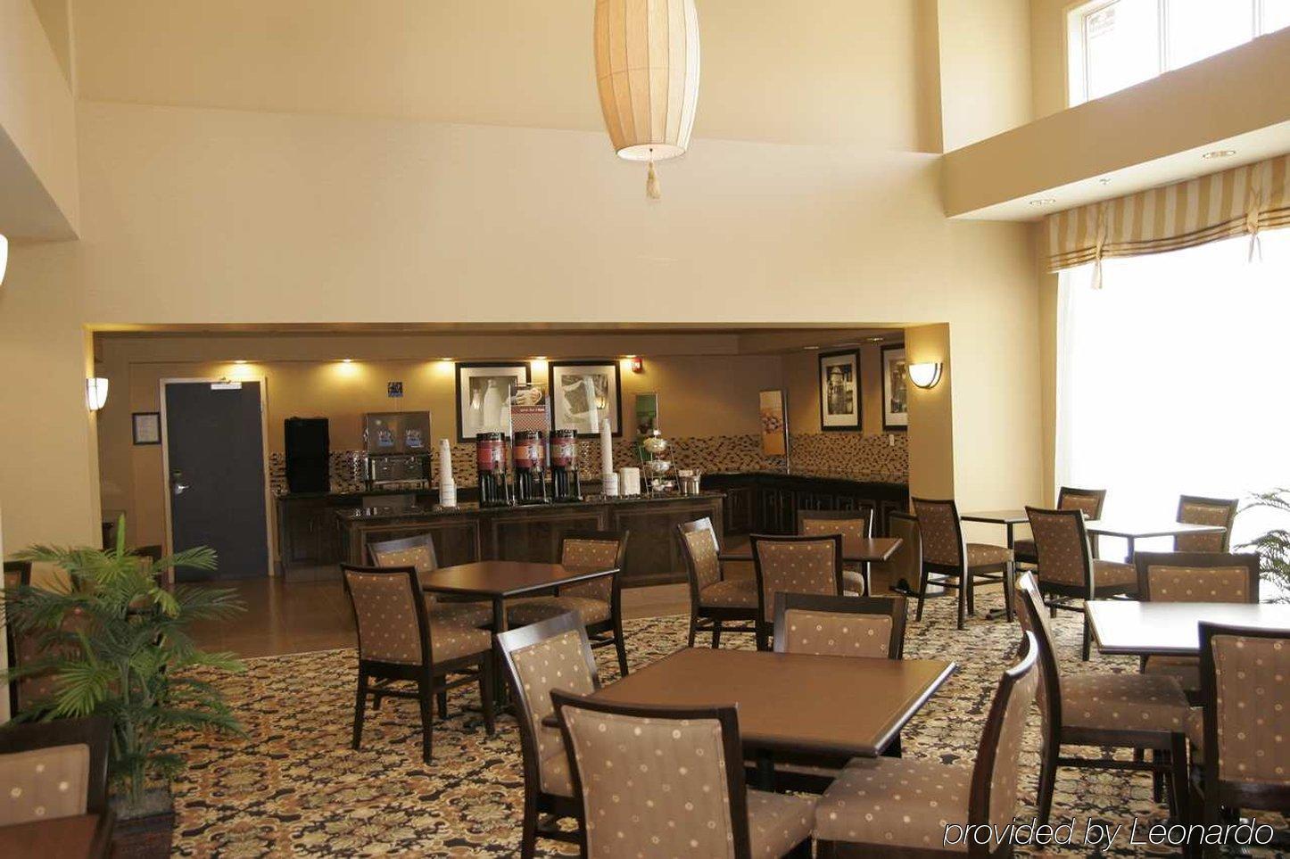 Hampton Inn & Suites Edmonton/West Restaurant photo