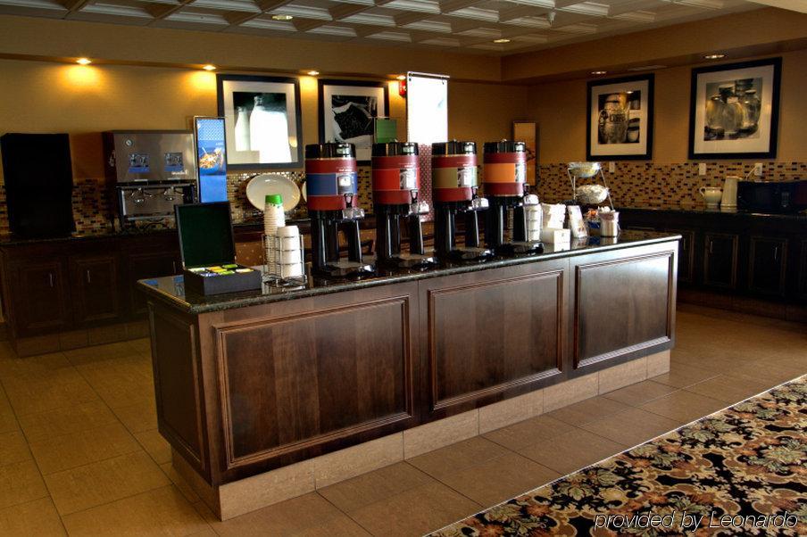 Hampton Inn & Suites Edmonton/West Restaurant photo