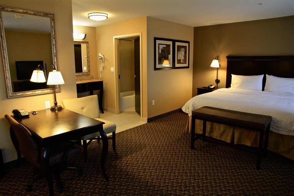 Hampton Inn & Suites Edmonton/West Exterior photo