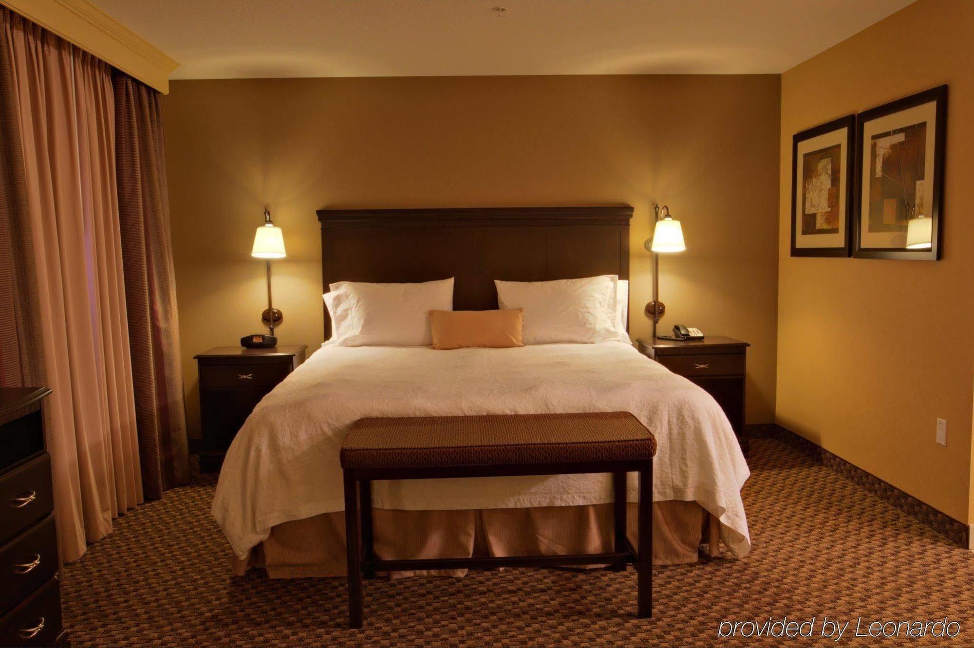 Hampton Inn & Suites Edmonton/West Room photo