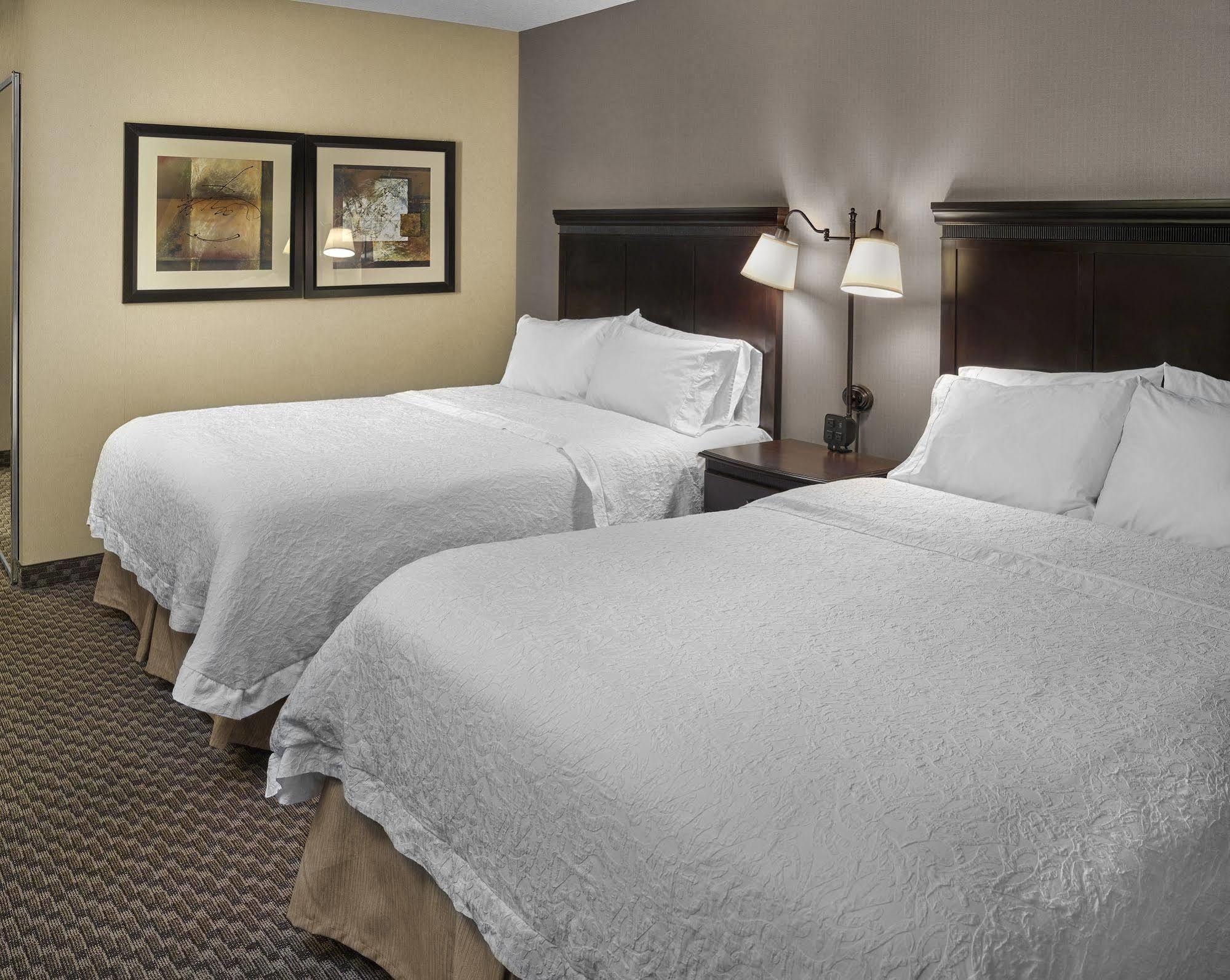 Hampton Inn & Suites Edmonton/West Exterior photo